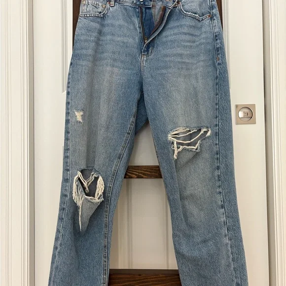 “Claudia” Ripped Jeans, Mint Condition - Picture 3 of 4